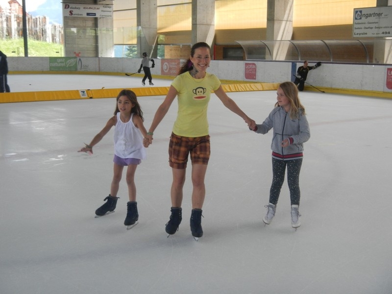 Village Camps International Summer Camp Leysin, Switzerland 2026-08-15 https://www.villagecamps.com/journals_admin/images/697-12-ice skating (39).jpg